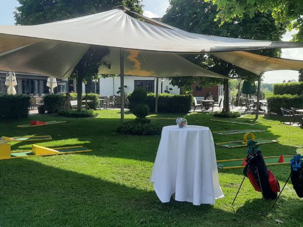 Minigolf beim Sommerfest