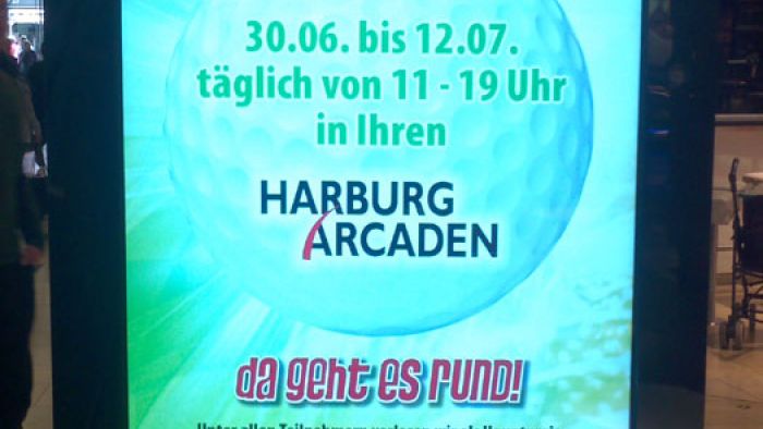 Ankündigung der Minigolf Days in einem Einkaufszentrum