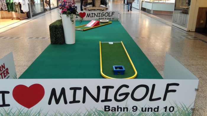 Minigolfaktion in einem Einkaufscenter