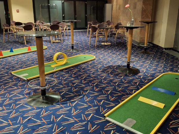 Minigolf in Hotels und Konferenzräumen