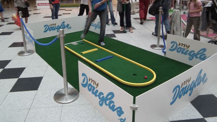 Mobile Minigolfbahn im Einkaufscenter