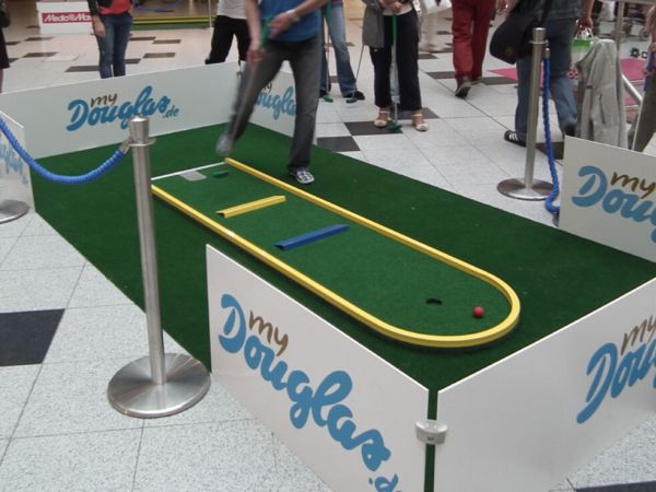 Minigolf im Einkaufszentrum