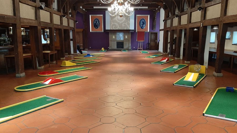 Minigolf bei einer Firmenfeier im Hotel